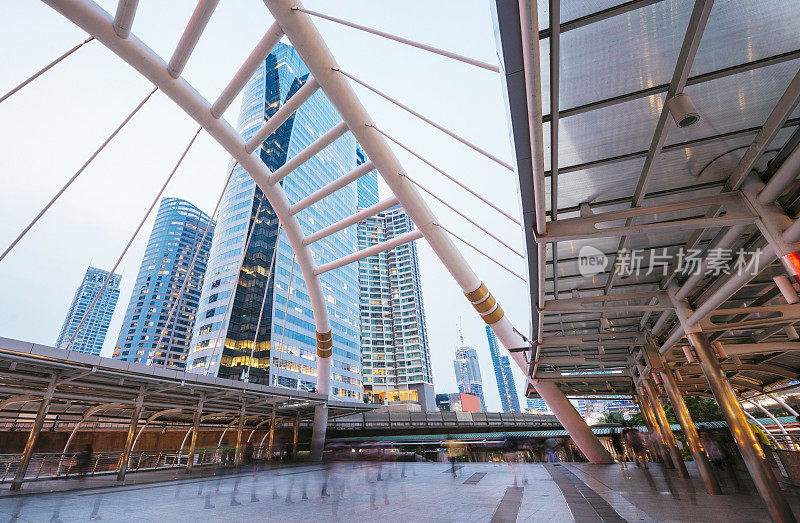 曼谷泰国城市景观Chong Nonsi建筑黄昏